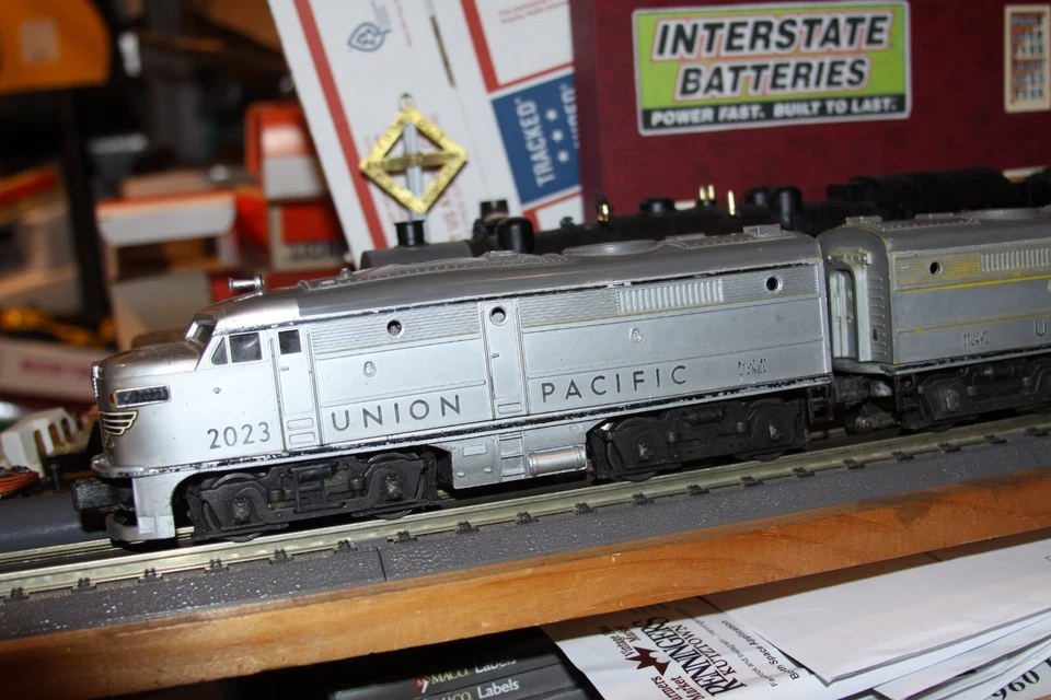 Lionel O gauge 2 ALCO Diesel AA unit USED and Tested & Run well UP # 2033 - Image 3 of 4