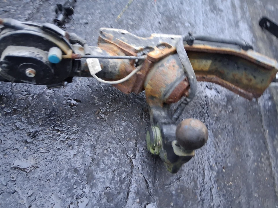 2016 VW VOLKSWAGEN GOLF MK7 ESTATE REAR METAL TOW BAR WITH ELECTRICS 5G9803880D - Image 4 of 4