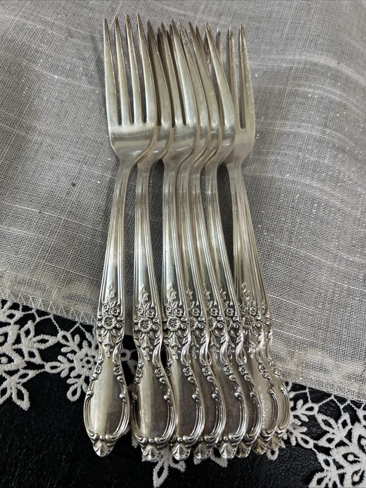 WM Rogers & Son 维多利亚玫瑰 1954 年复古镀银装饰餐具 8 件套 — 第 3/4 张图片