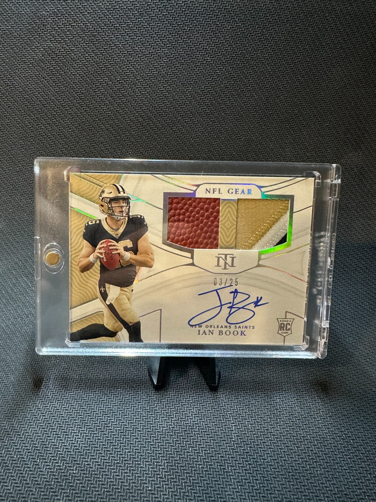 Ian Book Panini National Treasures Rookie NFL Gear Signature Combos #IB NFL Shield Laundry Tag 1/1