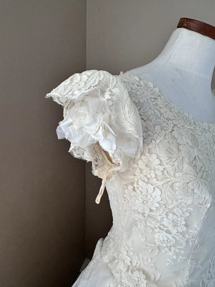 Vestido de novia de encaje marfil de colección rosetas manga corta vestido de novia tul pradera Foto 4 de 4