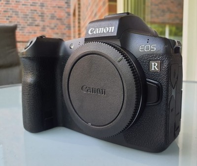 Canon EOS R Body mit großem Zubehörpaket, nur 23k Auslösungen