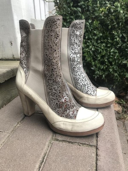 Women Candice Cooper Chelsea Boots Beige Leather
