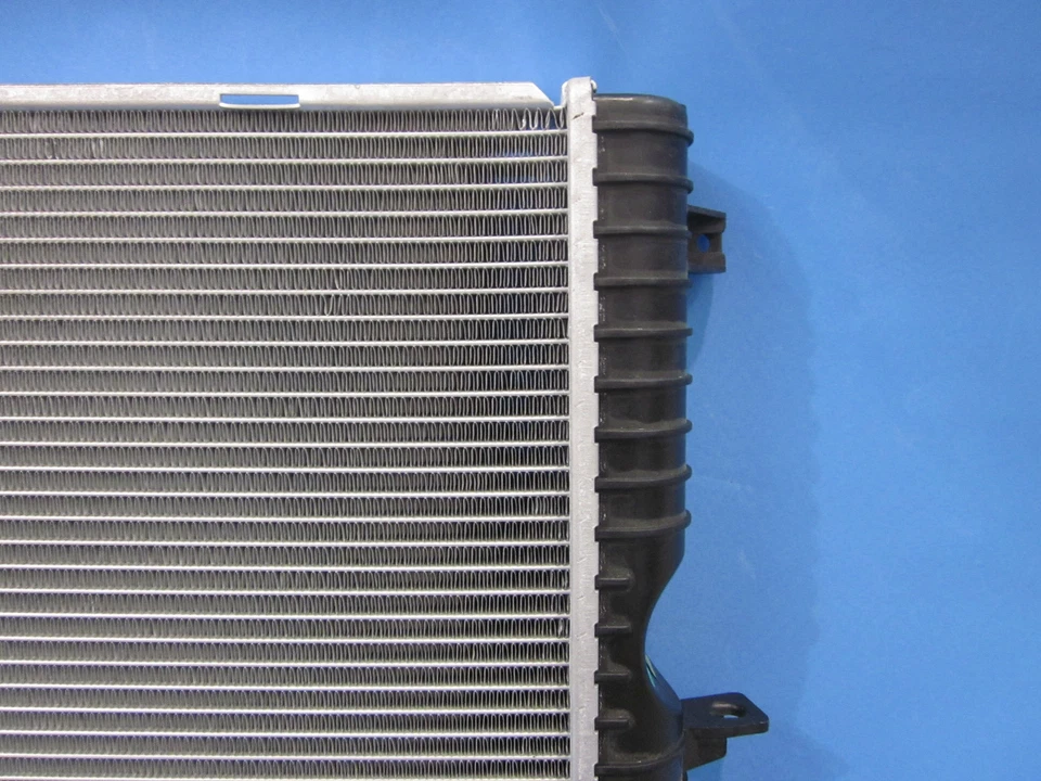 Landrover Discovery Series 2 TD5 99-04 Fenix Radiator - Image 2 of 4