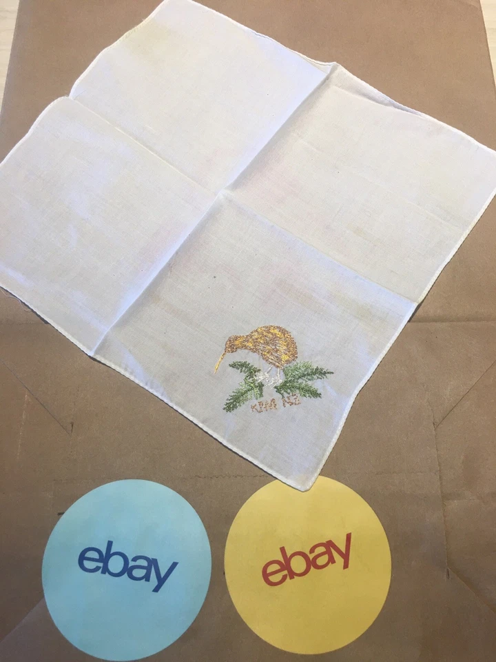 Pañuelo Blanco Vintage “KIWI NZ” Nueva Zelanda Bordado Kiwi Pájaro 10”x10” Foto 3 de 4