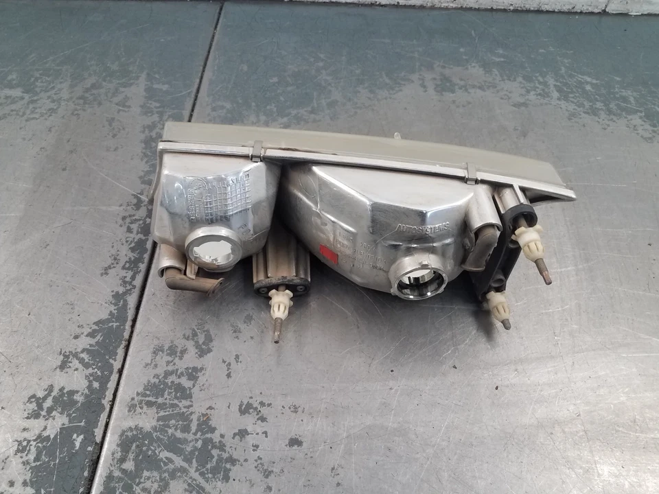 Luz de cabeza de pasajero derecho Grand Marquis/Corwn Vic Victoria 2000 #1010 D2 Foto 4 de 4