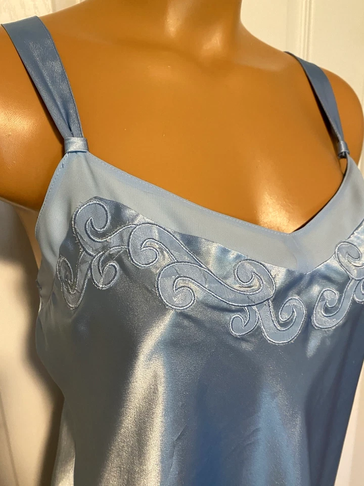 MORGAN TAYLOR INTIMATES PERIWINKLE BLUE SATIN W/ SCROLL APPLIQUE NIGHTGOWN SZ M - Image 4 of 4