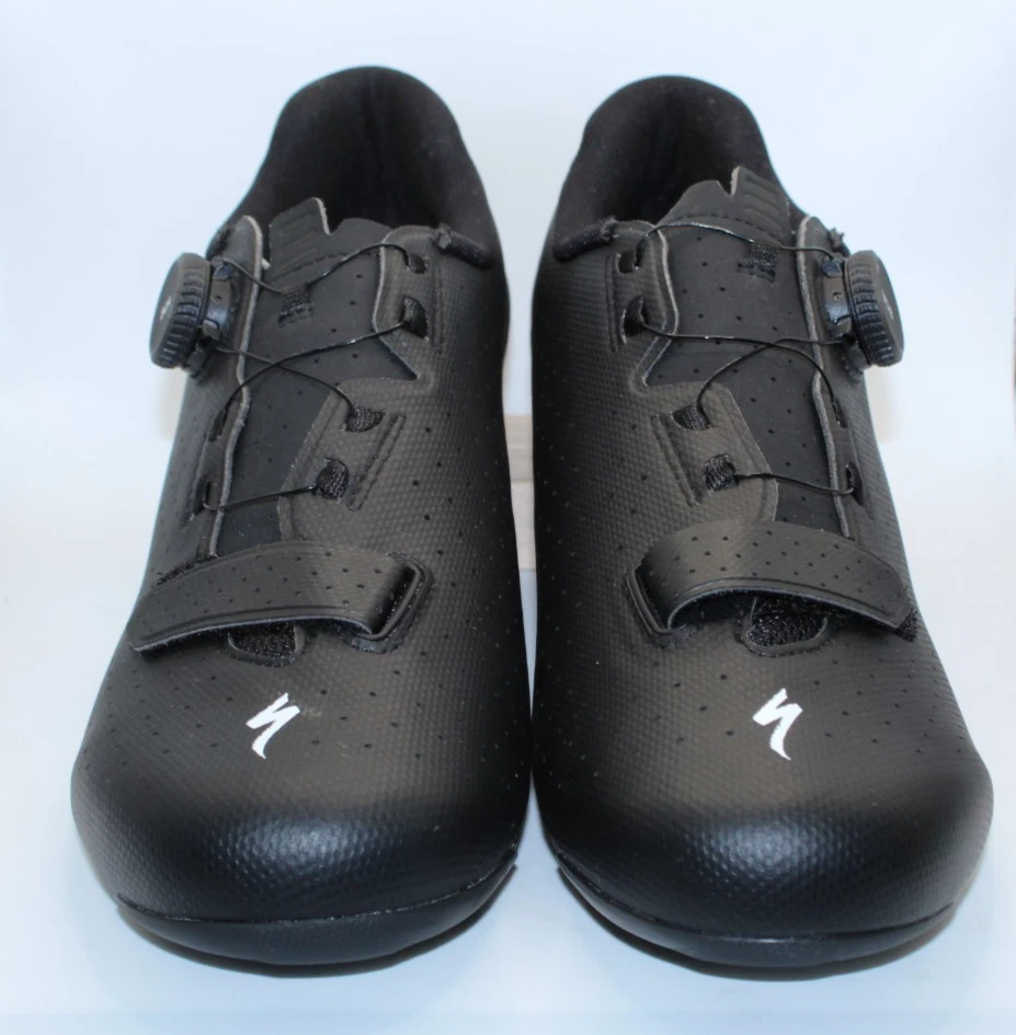 Chaussures De Cyclisme Peloton, Taille 42 (US 11W / 9M) – Idéales Pour Le Vélo Sur Route, Avec Crampons 3 Trous, Couleur Noire, En Cuir, Style Course, Modèle D'occasion En Bon état