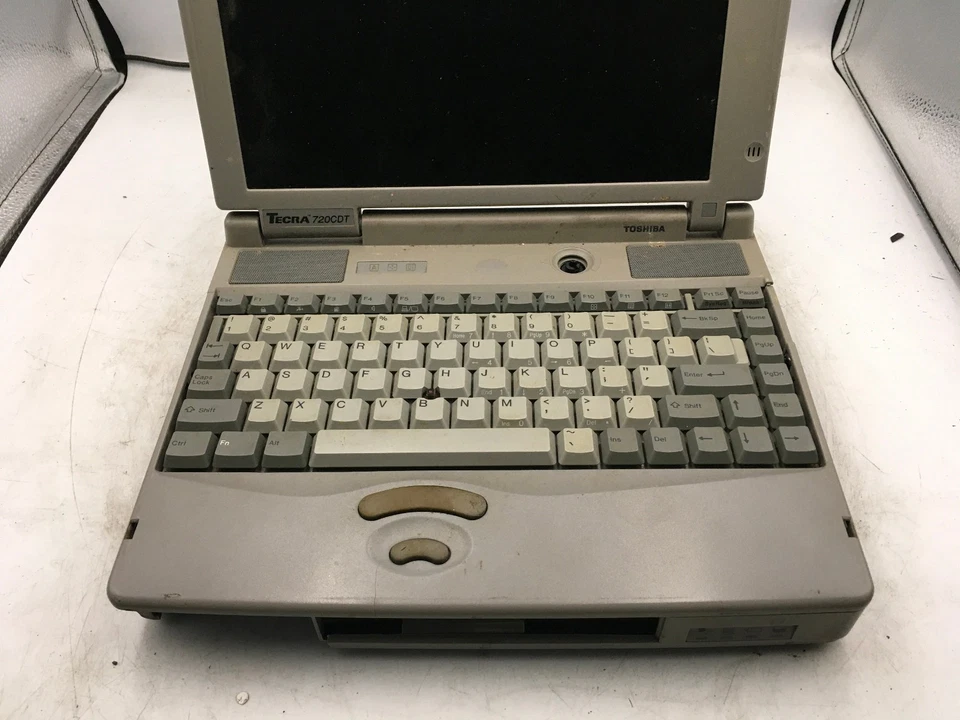 TOSHIBA TECRA 720CDT - VINTAGE - FOR PARTS - INTEL PENTIUM - 16MB RAM - READ -BB - Image 3 of 4