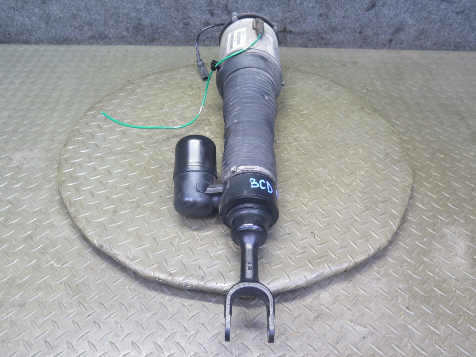 2006-2012 BENTLEY FLYING SPUR FRONT RIGHT SIDE AIR RIDE AIR SHOCK STRUT ABSORBER