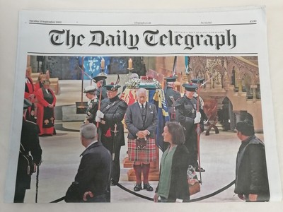 NEWSPAPER - Historic Souvenir Daily Telegraph King Guard's Queens Coffin 13/9/22