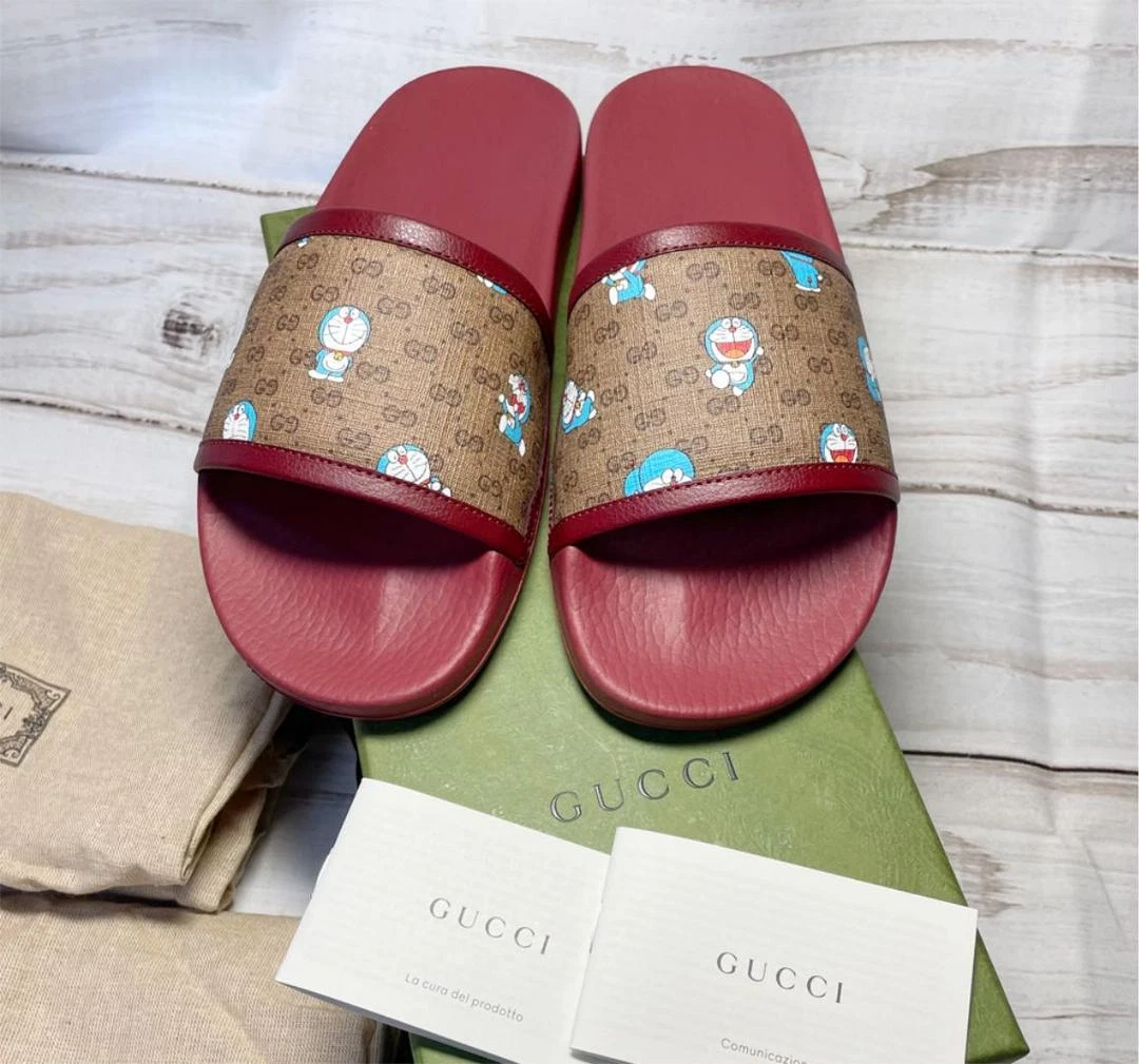 Mens pink shop gucci slides