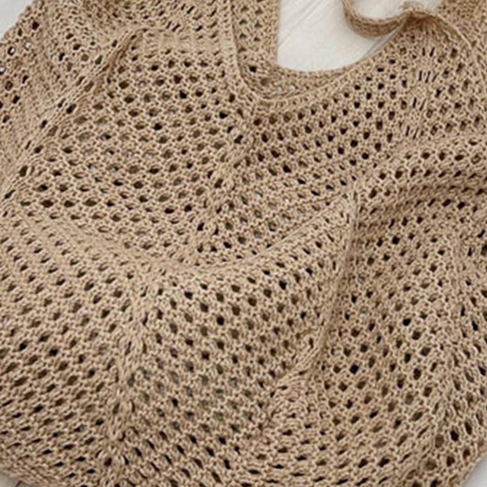 A Women Knitting Shoulder Bag Hollow Out Large Capacity Crochet Tote