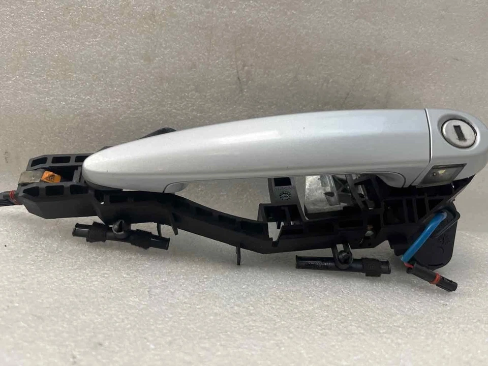 Левая серебристая наружная дверная ручка со стороны водителя для BMW 428I 2014-2016 годов выпуска от оригинального производителя - Изображение 3 из 4