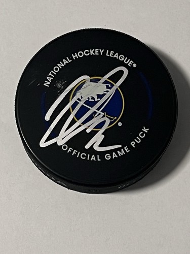 Tage Thompson signed handsigniert Buffalo Sabres Logo Hockey Puck Beckett COA