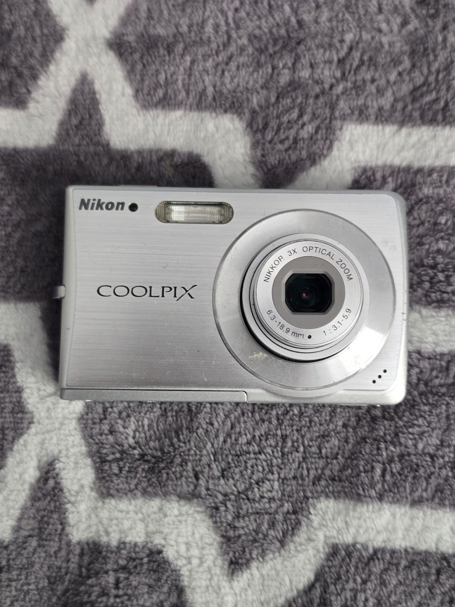 Nikon COOLPIX S200 7.1MP Digital Camera - Silver for sale