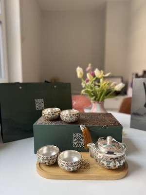 Sehr seltenes Loewe inspiriertes handgefertigtes chinesisches Teetassen-Set