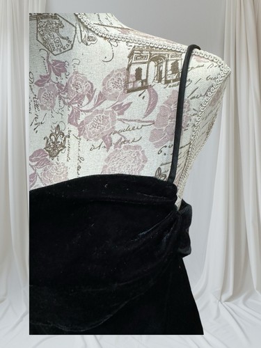 Women’s Urban Outfitters Velvet Spaghetti Strap Top Size L Black - Picture 2 of 5