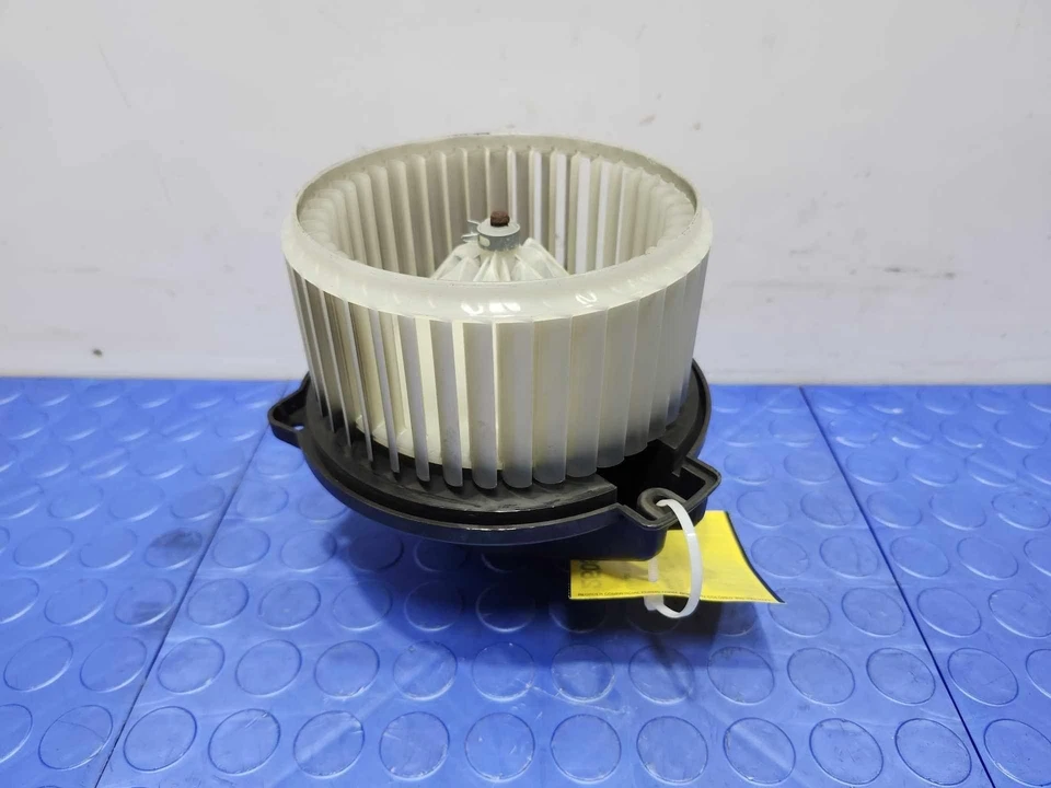 Оригинальный двигатель вентилятора переменного тока для обогревателя BMW Z4 2003-2008 годов выпуска 64116927598 - Изображение 2 из 4