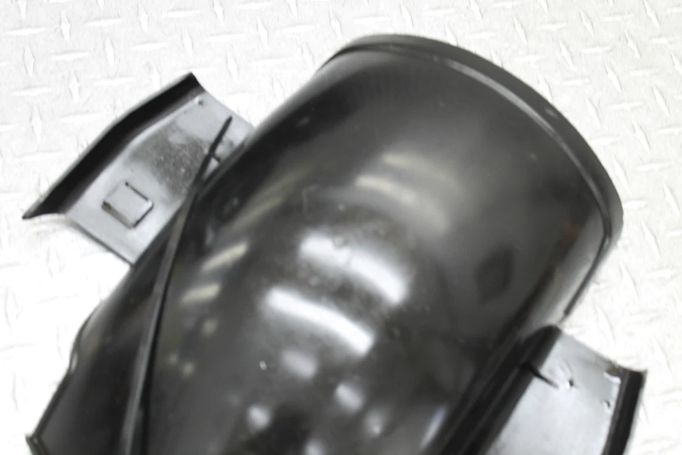 1986 YAMAHA VMAX 1200 VMX1200 REAR BACK WHEEL FENDER MUD GUARD - Image 4 of 4