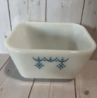 Vintage Pyrex Refrigerator Dish Blue Snowflake Garland 1 1/2 Cups