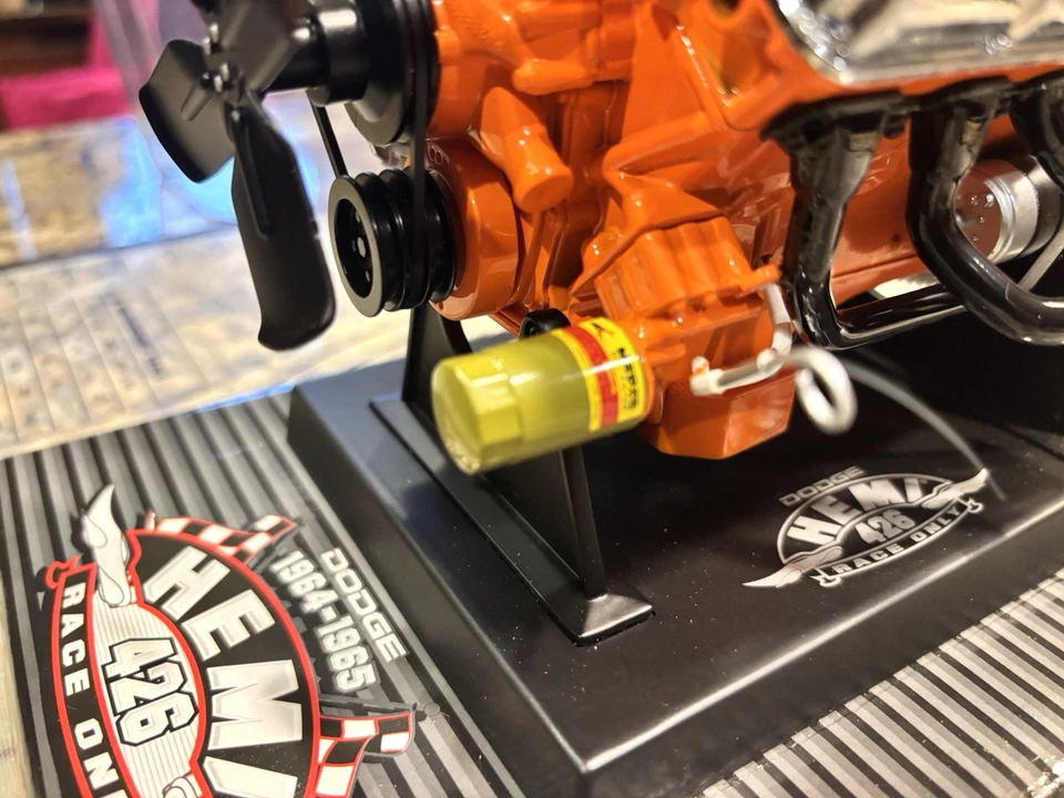 Liberty Classics Dodge 1964-65 Hemi 426 Racing - MOVING PARTS - 1:6 SCALE - NIB - Image 4 of 4