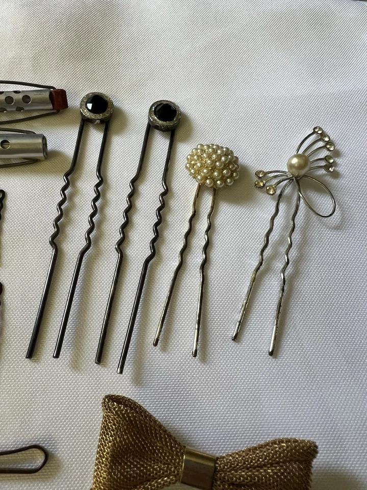 Lot Of 28 Vintage Hair Pins Clips Barettes Combs Accessories Rhinestones, Pearls - Image 2 of 4