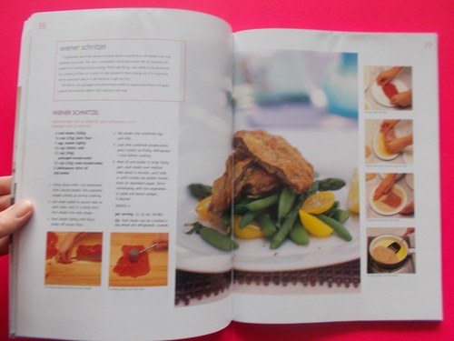 THE AUSTRALIAN WOMEN'S WEEKLY - COOKING CLASS BASIC - STEP-BY-STEP **LIKE NEW - Picture 3 of 4