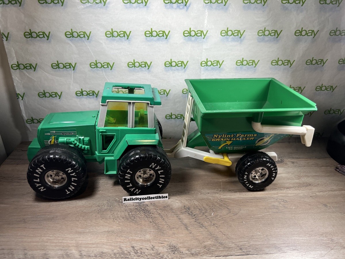 Vintage 1996 NYLINT Farms Metal / Plastic Green Tractor w/ Grain
