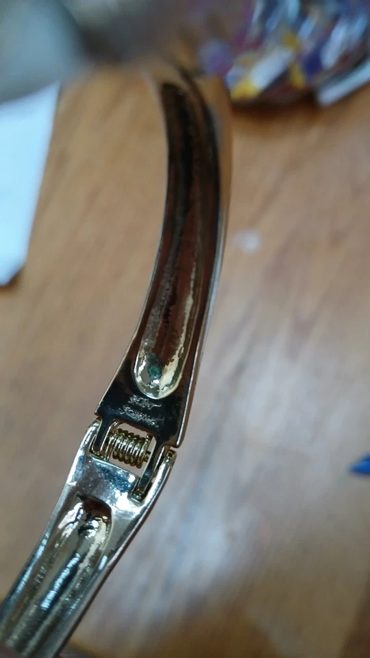 Brazalete Betsy Johnson Besando Colibríes Azul Estrás Bisagra Tono Dorado Foto 4 de 4