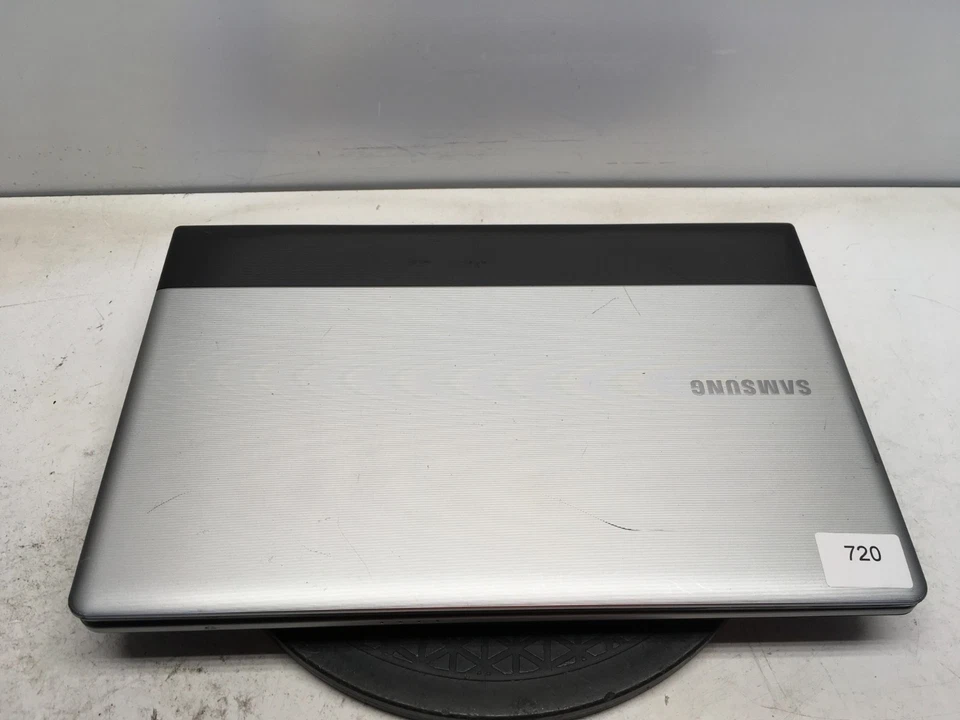 Samsung NP300E5A Intel i3-2310M 2,1 GHz 4 GB NO HDD - Immagine 2 di 4