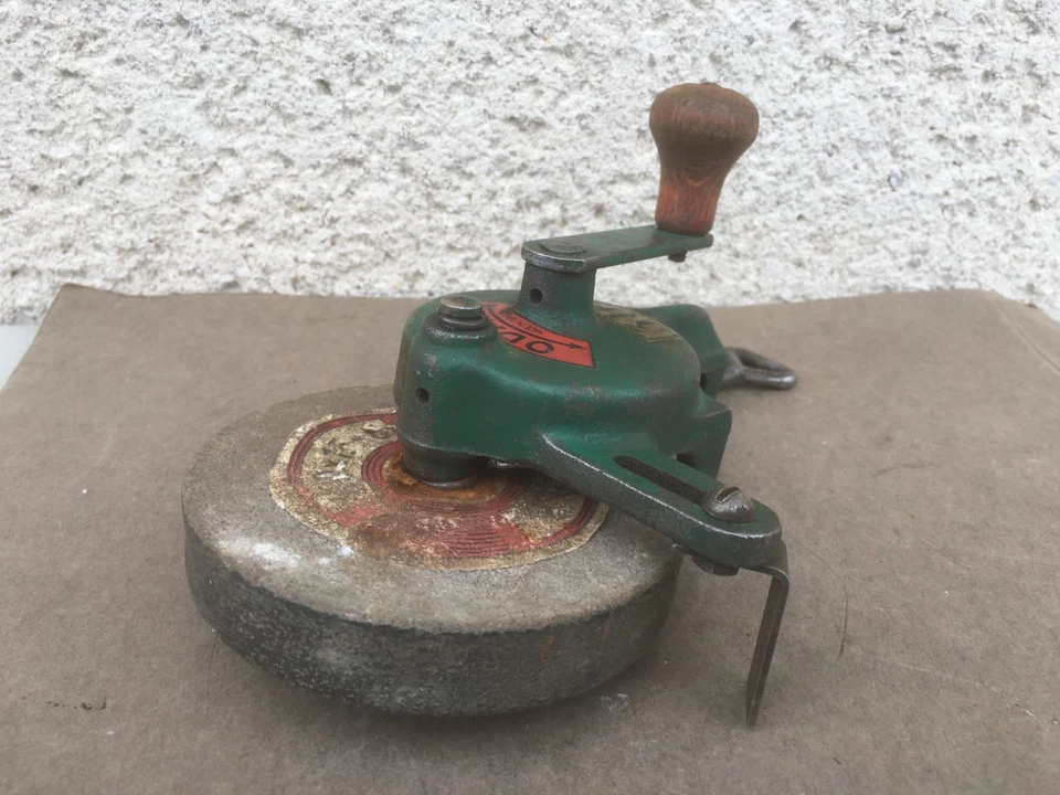 Ancienne meule d'établi / Odax 301 / A manivelle  / Outils anciens / Collection - Photo 2/4
