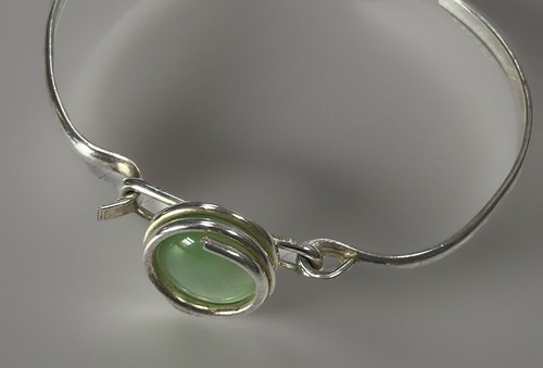 Handmade Green Cats Eye Glass Cabochon Wrapped Silver Tone Hook Bangle Bracelet - Picture 2 of 10