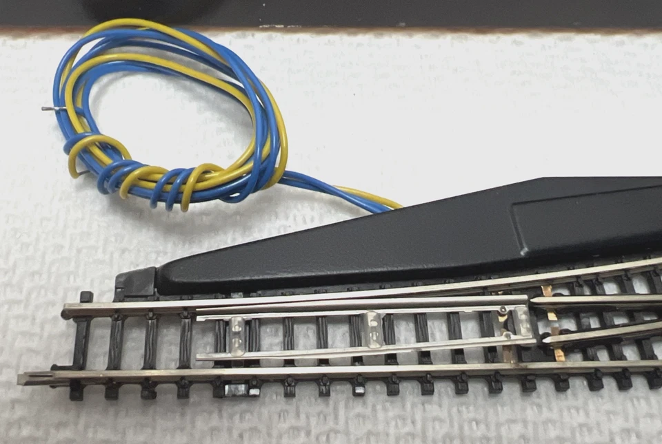 MARKLIN MINI-CLUB 8562 4-3/8" 13° LEFT ELECTRIC TURNOUT IN OB - Image 3 of 4