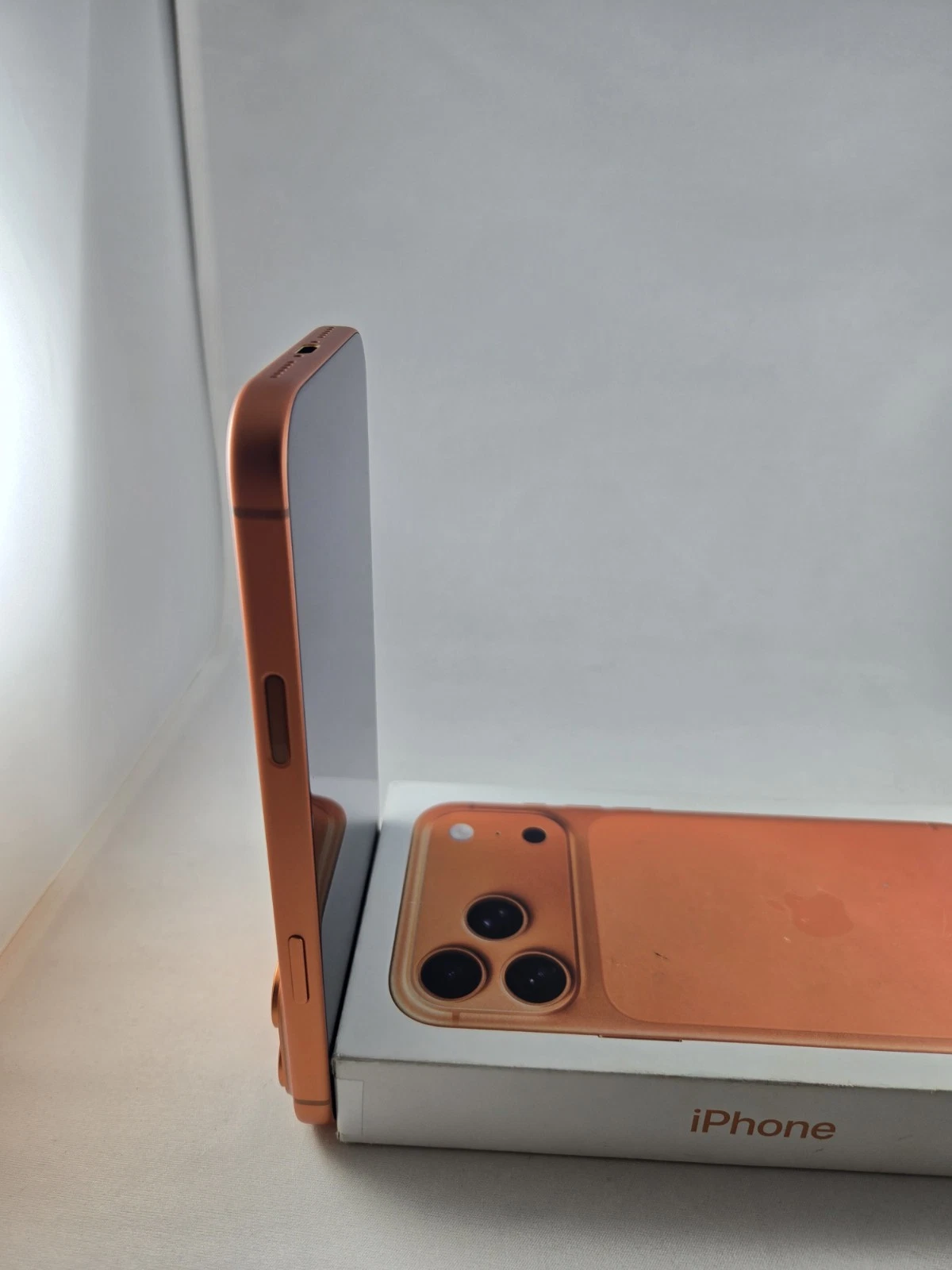 iPhone 17 Pro Max 256GB Cosmic Orange — Open Box (TracFone Locked) thumbnail 8