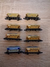 8 Graham Farish aggregates hoppers