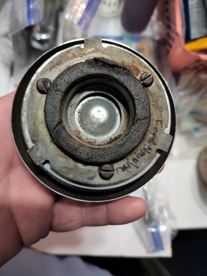 Ford Mainline Ranch Wagon 1952 sedán bocina tapa botón FAA-3627-B fabricante de equipos originales Fomoco  Foto 2 de 4