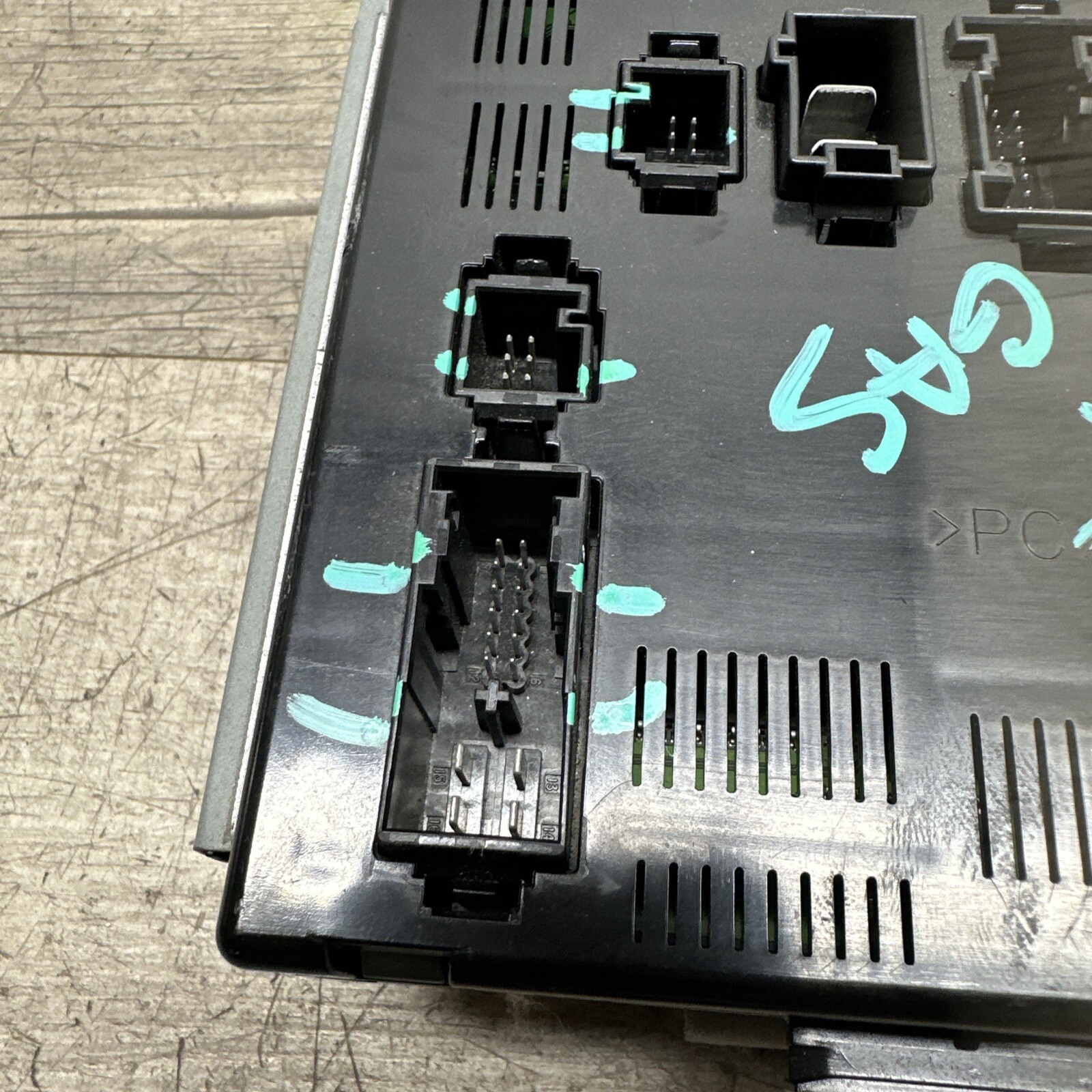 28064105 I 06 07 Mercedes ML RL GL450 Rear SAM Signal Module OE AT 