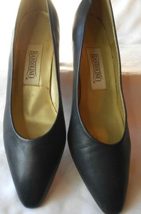 bandolino navy pumps