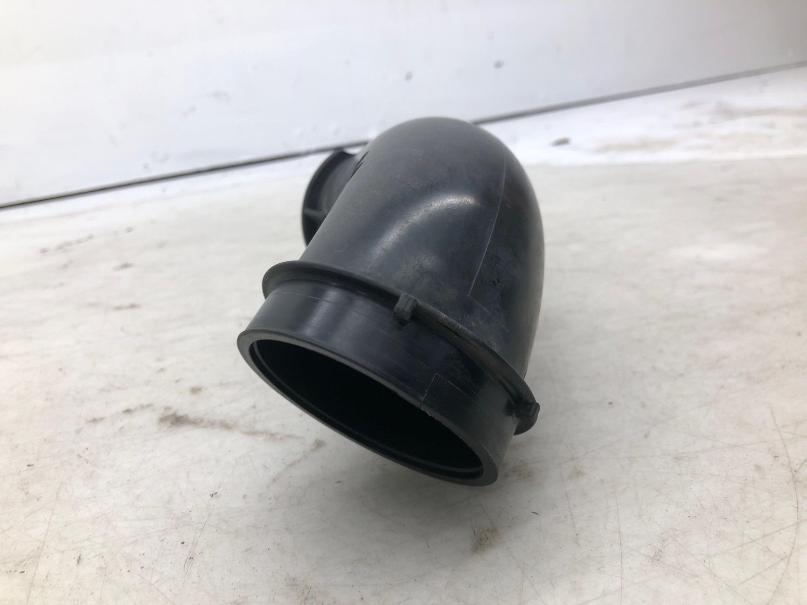 2016-2020 BENTLEY BENTAYGA 6.0 W12 LEFT TURBO AIR INTAKE SUCTION HOSE 36A129615A