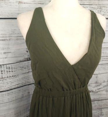 petite green bridesmaid dress Petite Green Floral Embellished Cap Sleeve Midi Dress main image 1