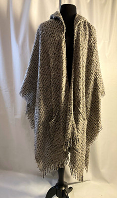 Apt.9 Women's Gray Textured Knit Shawl/Wrap with Fringe Accents and Pockets OS