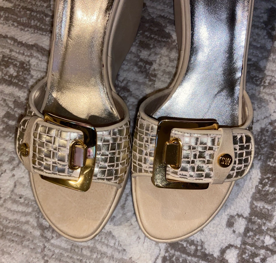 Stuart Weitzman Sandals Womens Size 8.5 M Beige Wedge Slide Gold Buckle CW12786 - Image 2 of 4