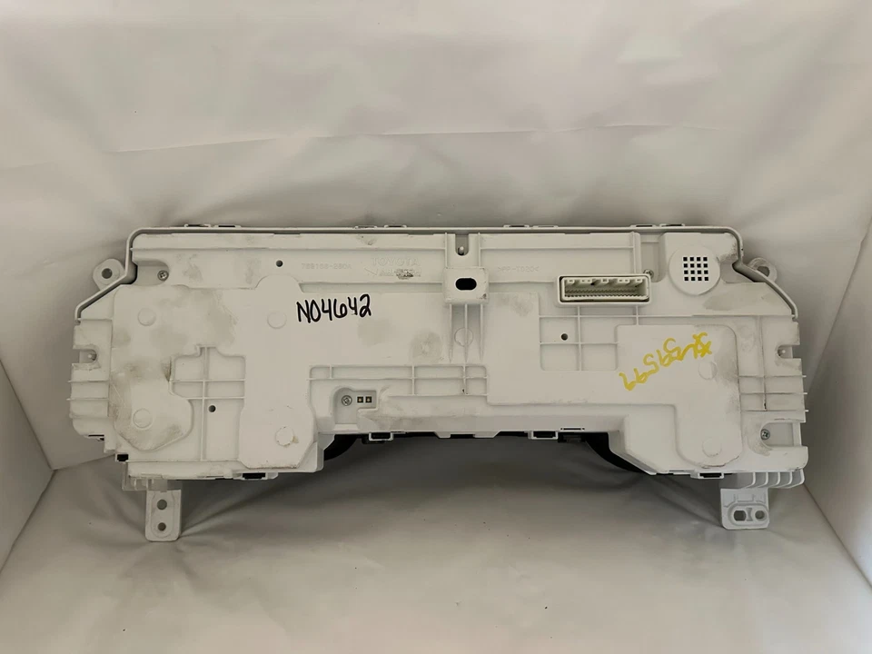 Cuadro de instrumentos velocímetro Toyota Tundra 2011 8 cilindros 5,7 L 69.084 millas Foto 2 de 3