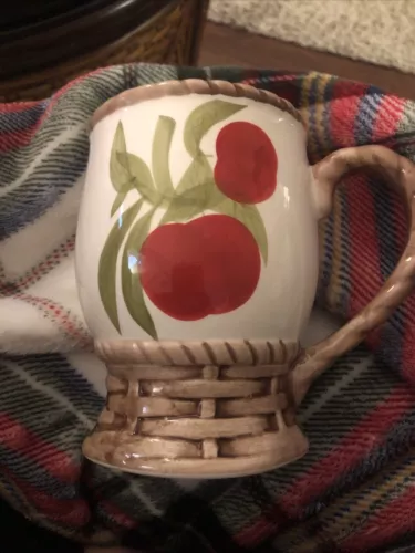 Alco Embossed Apple & Basket Weave 12oz Mug w Woven Handle Hand painted NEW