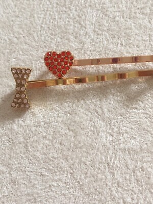 Marc Jacobs 2 Haarklemmen mit Swarovski   Steine Herz   Schleife   Neu