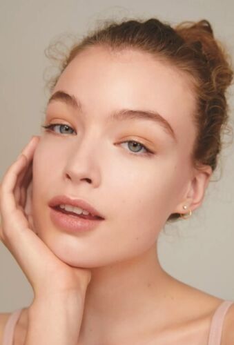 Bobbi Brown Nude Finitura Illuminante Polvere Pressata Compatta Nudo - Foto 2 di 2