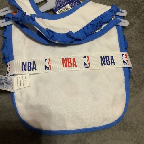 Neu NBA OKC Little Thunder Fan Kleinkind Baby Lätzchen 2ct DEFEKTER AUFHÄNGER - Bild 5 von 5