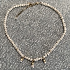 KR Gold And White Faux-Pearl Dangle Crystal Necklace Gold Tone Lobster Clasp 18"