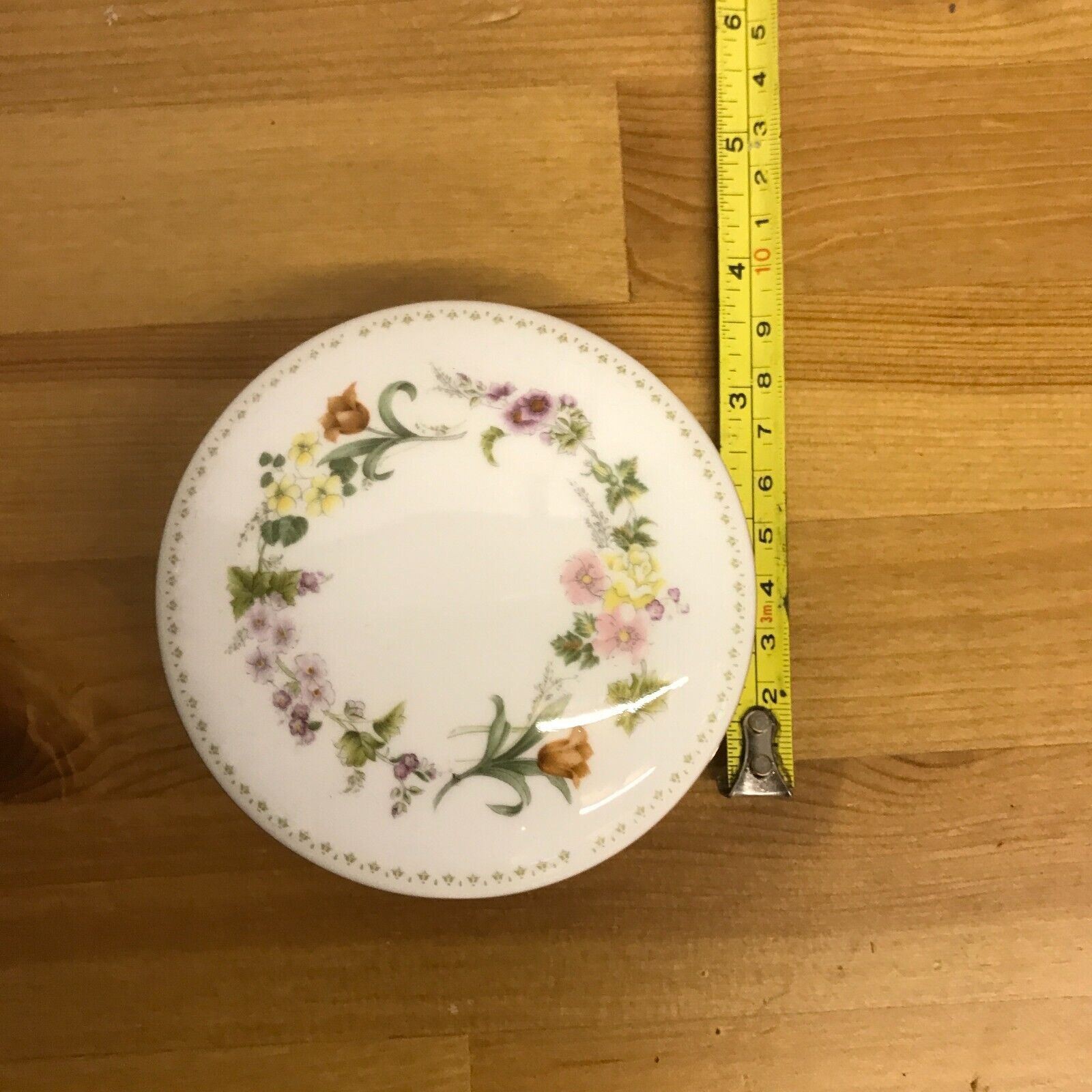 Wedgwood Round Lidded Trinket Box image 4
